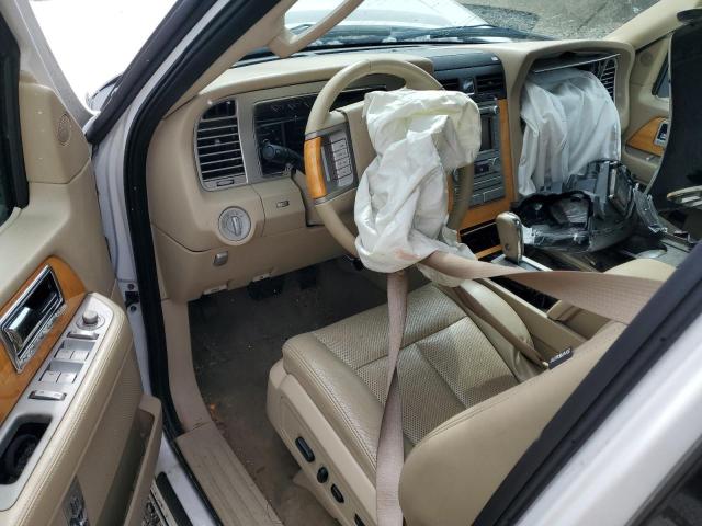 5LMJJ2H57AEJ10926 - 2010 LINCOLN NAVIGATOR WHITE photo 8
