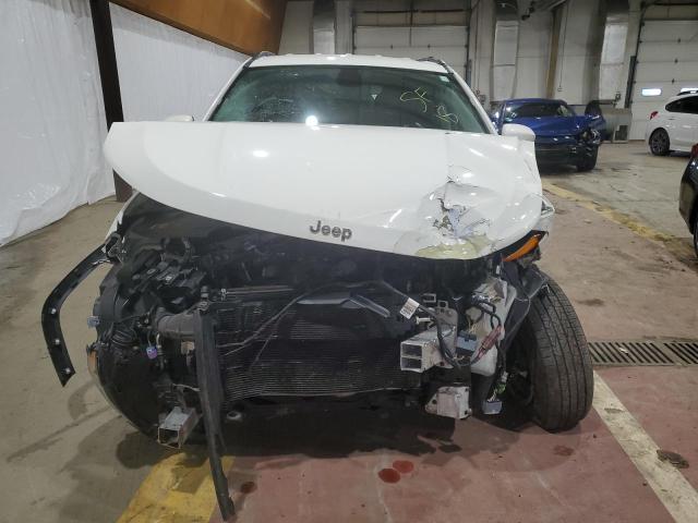 3C4NJDBB3JT467488 - 2018 JEEP COMPASS LATITUDE WHITE photo 5