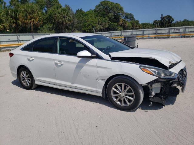 5NPE24AF7KH745313 - 2019 HYUNDAI SONATA SE WHITE photo 4