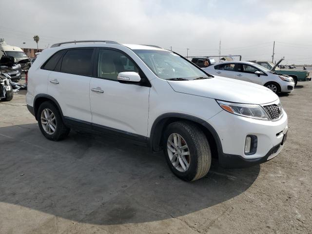 5XYKT4A65FG632215 - 2015 KIA SORENTO LX WHITE photo 4