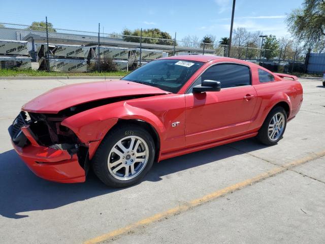 1ZVFT82H455175748 - 2005 FORD MUSTANG GT RED photo 1