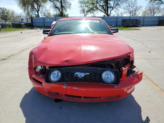 1ZVFT82H455175748 - 2005 FORD MUSTANG GT RED photo 5