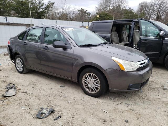 1FAHP3FNXAW273552 - 2010 FORD FOCUS SE GRAY photo 4