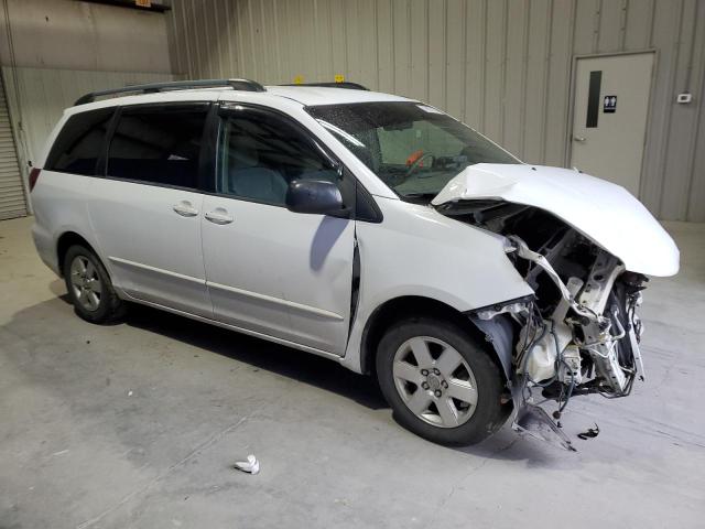 5TDZA23C04S144706 - 2004 TOYOTA SIENNA CE WHITE photo 4