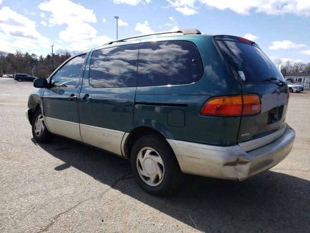 4T3ZF13CXWU025431 - 1998 TOYOTA SIENNA LE GREEN photo 2