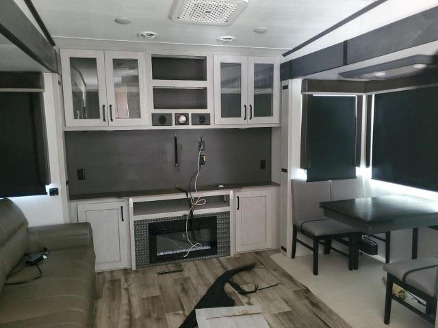 4YDFHMR29PA740422 - 2023 KEYSTONE MONTANA 双色 照片 5