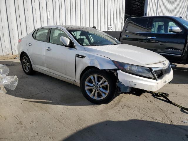 KNAGN4A77B5172287 - 2011 KIA OPTIMA EX WHITE photo 4