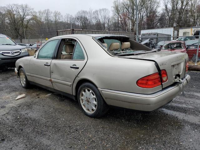 WDBJF65FXWA652323 - 1998 MERCEDES-BENZ E 320 TAN photo 2