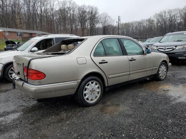 WDBJF65FXWA652323 - 1998 MERCEDES-BENZ E 320 TAN photo 3