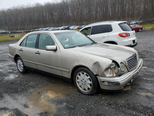 WDBJF65FXWA652323 - 1998 MERCEDES-BENZ E 320 TAN photo 4