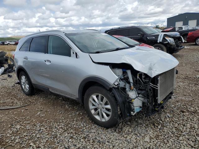 5XYPGDA50JG371697 - 2018 KIA SORENTO LX SILVER photo 4