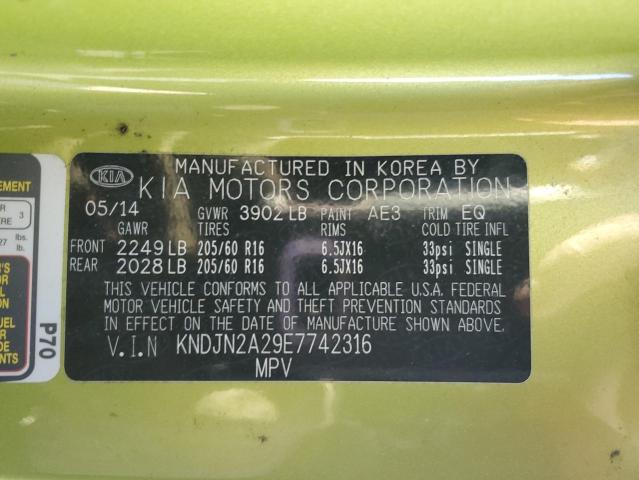 KNDJN2A29E7742316 - 2014 KIA SOUL GREEN photo 13