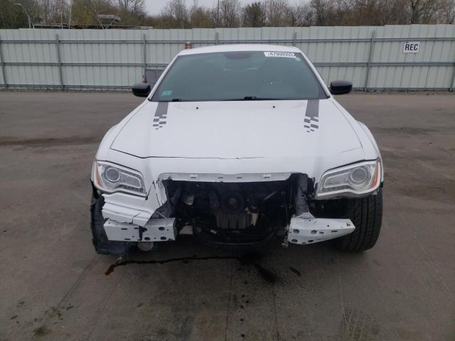 2C3CCARG8EH321379 - 2014 CHRYSLER 300 WHITE photo 5