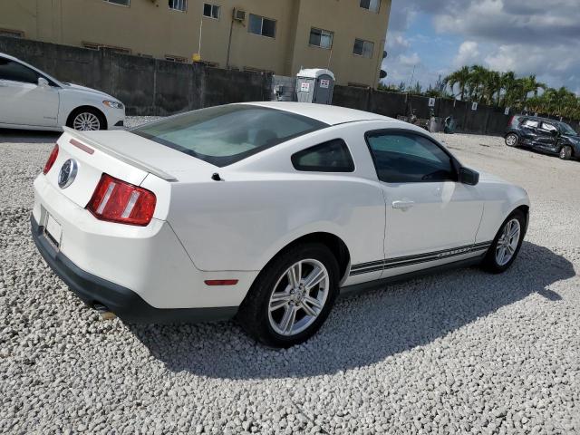 1ZVBP8AN9A5176768 - 2010 FORD MUSTANG WHITE photo 3