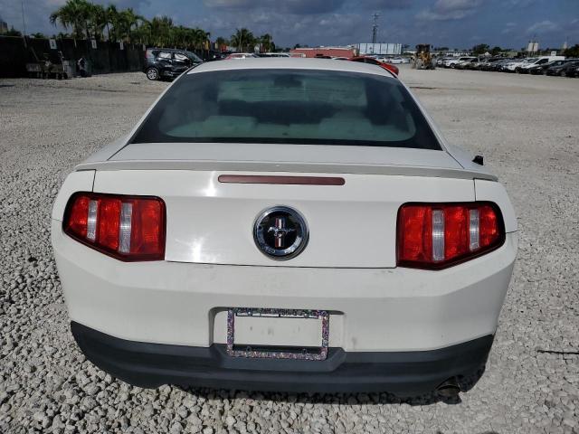 1ZVBP8AN9A5176768 - 2010 FORD MUSTANG WHITE photo 6