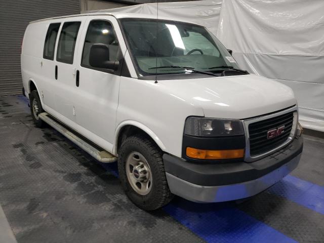 1GTW7FCF3F1907093 - 2015 GMC SAVANA G2500 WHITE photo 4