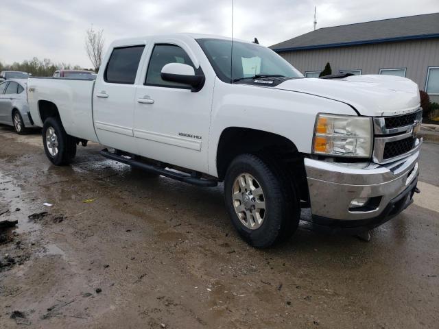 1GC1KYCG7BF112056 - 2011 CHEVROLET SILVERADO K2500 HEAVY DUTY LTZ WHITE photo 4