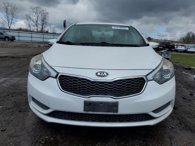 KNAFX4A66E5122109 - 2014 KIA FORTE LX WHITE photo 5