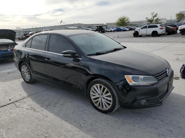 3VWLL7AJ7DM406409 - 2013 VOLKSWAGEN JETTA TDI BLACK photo 4