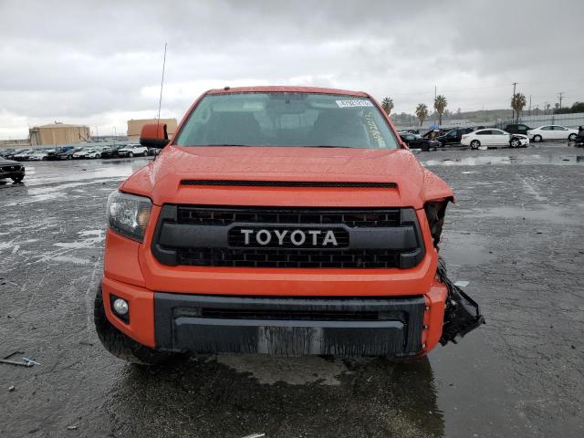 5TFDY5F17FX424282 - 2015 TOYOTA TUNDRA CREWMAX SR5 ORANGE photo 5