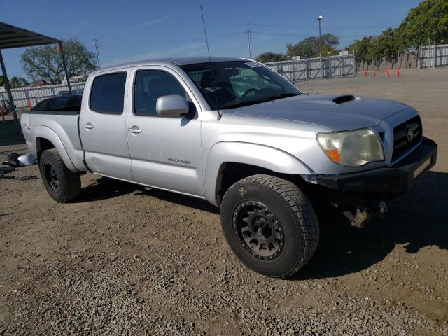 5TEKU72N98Z511166 - 2008 TOYOTA TACOMA DOUBLE CAB PRERUNNER LONG BED SILVER photo 4