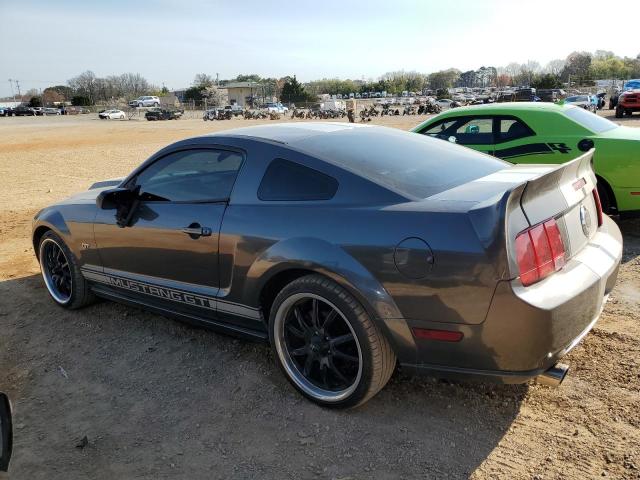 1ZVFT82HX65153142 - 2006 FORD MUSTANG GT GRAY photo 2