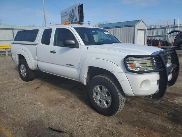 5TEUU42N28Z548955 - 2008 TOYOTA TACOMA ACCESS CAB WHITE photo 4