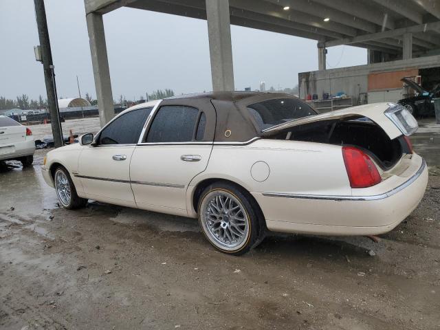 1LNFM83W1WY678100 - 1998 LINCOLN TOWN CARTIER BEIGE photo 2