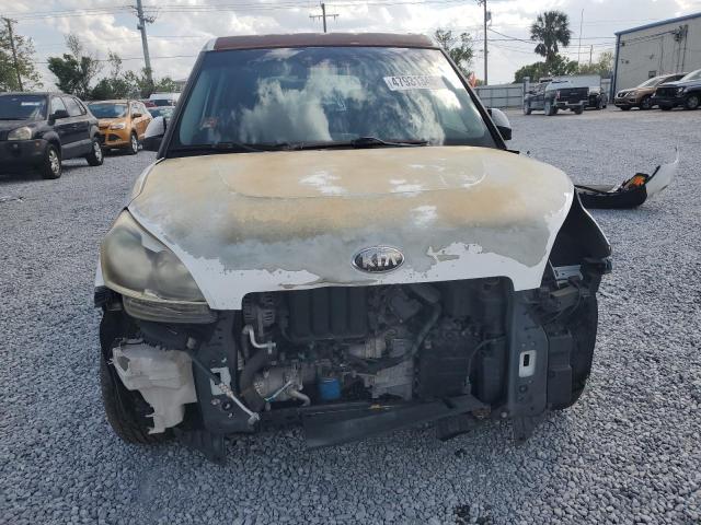 KNDJT2A66D7546390 - 2013 KIA SOUL + WHITE photo 5