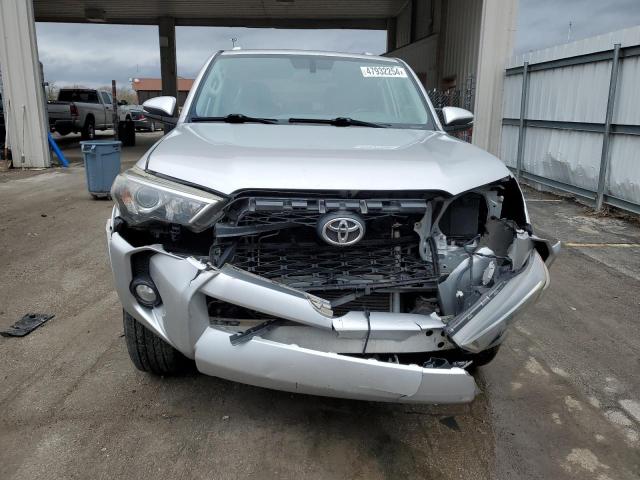 JTEBU5JRXF5205033 - 2015 TOYOTA 4RUNNER SR5 SILVER photo 5