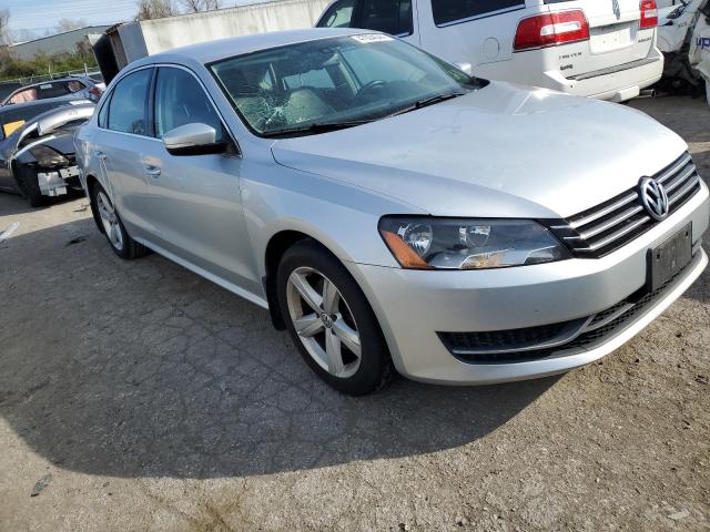 1VWBH7A30DC131501 - 2013 VOLKSWAGEN PASSAT SE Մոխրագույն լուսանկար 4