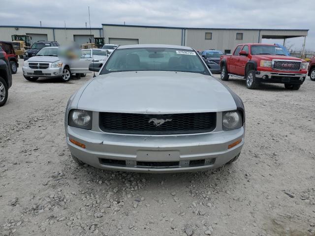 1ZVHT80N395112017 - 2009 FORD MUSTANG SILVER photo 5