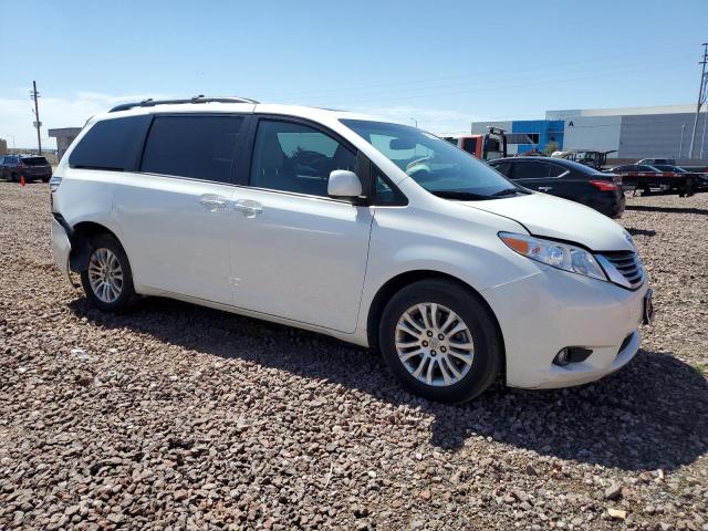 5TDYZ3DC9HS893602 - 2017 TOYOTA SIENNA XLE WHITE photo 4