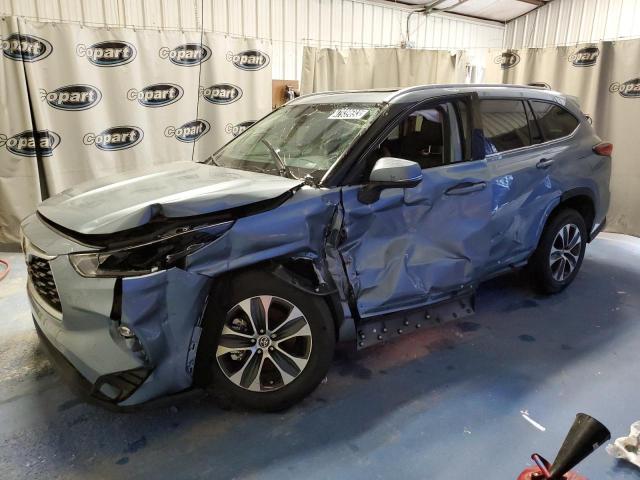 5TDGZRAH5NS141714 - 2022 TOYOTA HIGHLANDER XLE SILVER photo 1