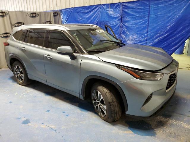 5TDGZRAH5NS141714 - 2022 TOYOTA HIGHLANDER XLE SILVER photo 4