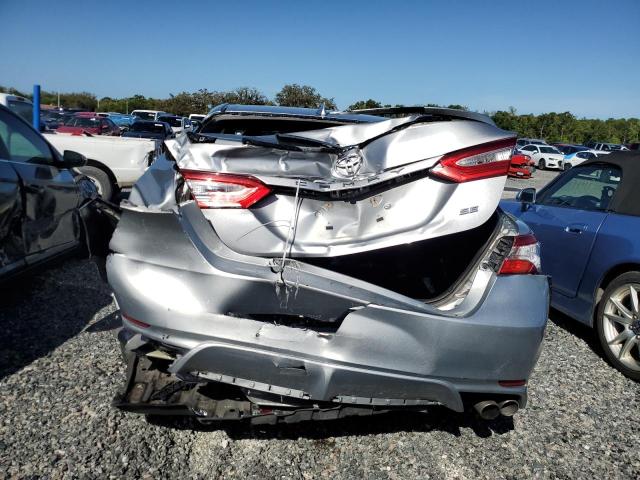 4T1G11AK7LU931010 - 2020 TOYOTA CAMRY SE SILVER photo 6