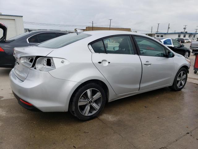 3KPFL4A72JE169627 - 2018 KIA FORTE LX SILVER photo 3