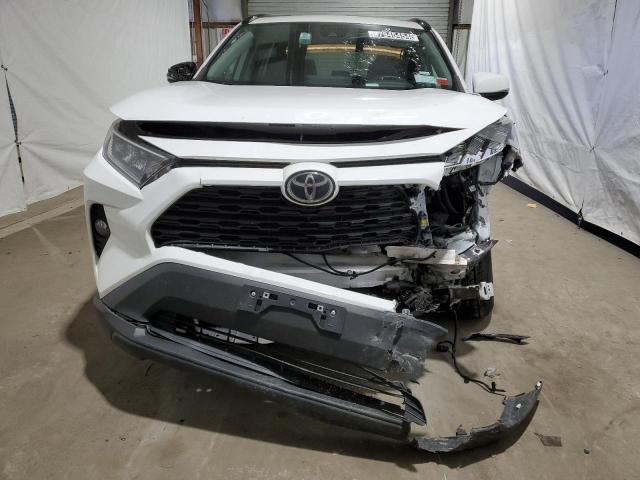 2T3P1RFV4MW201680 - 2021 TOYOTA RAV4 XLE WHITE photo 5