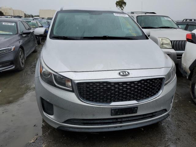 KNDMB5C18H6250690 - 2017 KIA SEDONA LX GRAY photo 5