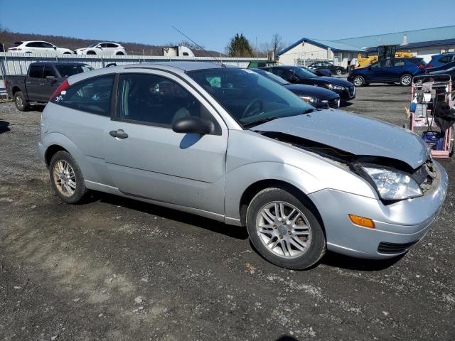 1FAFP31N77W328465 - 2007 FORD FOCUS ZX3 GRAY photo 4