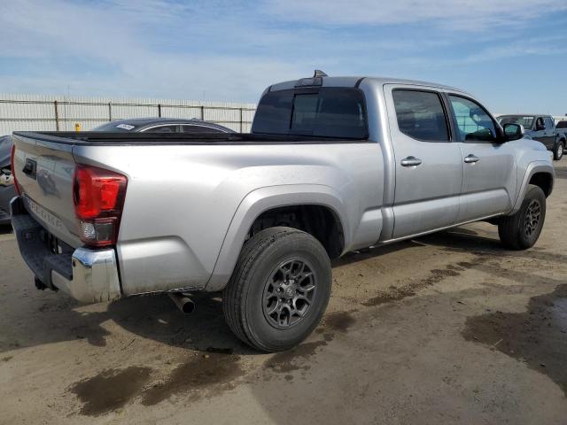 3TMBZ5DN5JM015349 - 2018 TOYOTA TACOMA DOUBLE CAB SILVER photo 3