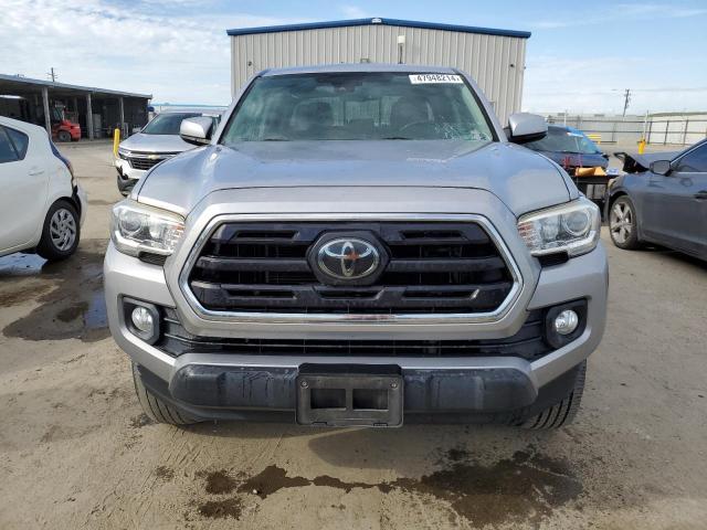 3TMBZ5DN5JM015349 - 2018 TOYOTA TACOMA DOUBLE CAB SILVER photo 5