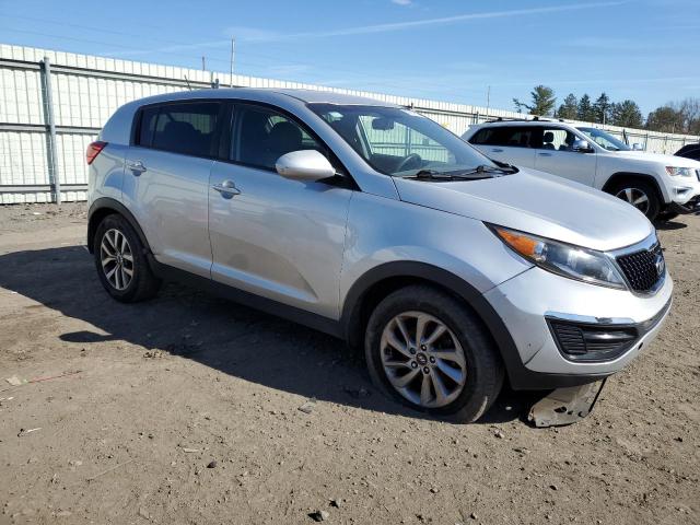 KNDPB3AC1G7821337 - 2016 KIA SPORTAGE LX SILVER photo 4