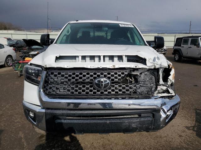 5TFCY5F16KX024297 - 2019 TOYOTA TUNDRA DOUBLE CAB SR/SR5 WHITE photo 5