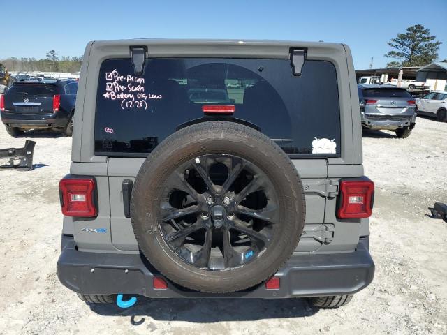 1C4JJXP66NW232658 - 2022 JEEP WRANGLER U SAHARA 4XE GRAY photo 6