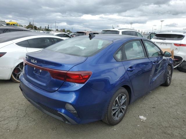 3KPF24AD9RE698724 - 2024 KIA FORTE LX BLUE photo 3