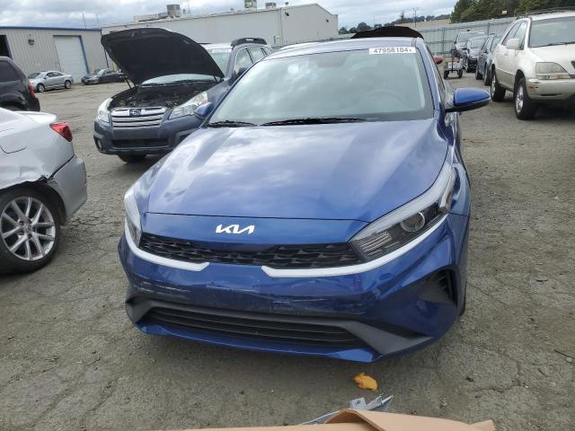 3KPF24AD9RE698724 - 2024 KIA FORTE LX BLUE photo 5