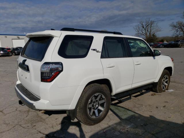 JTERU5JR6P6098296 - 2023 TOYOTA 4RUNNER SE WHITE photo 3