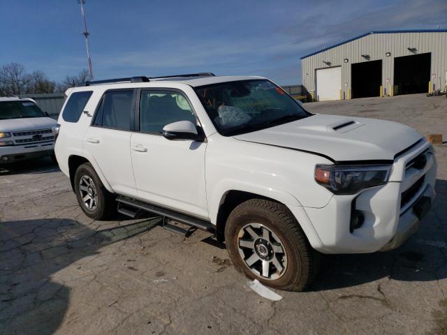 JTERU5JR6P6098296 - 2023 TOYOTA 4RUNNER SE WHITE photo 4