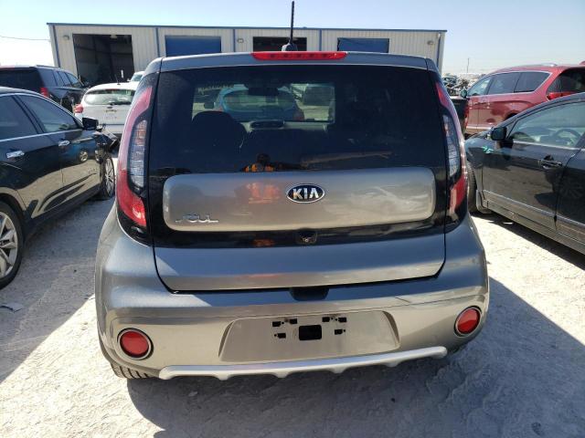 KNDJP3A54H7466724 - 2017 KIA SOUL + GRAY photo 6